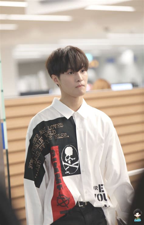 Yang yang + wayv ретвитнул(а) wayv. Yang Yang WayV Wallpapers - Wallpaper Cave