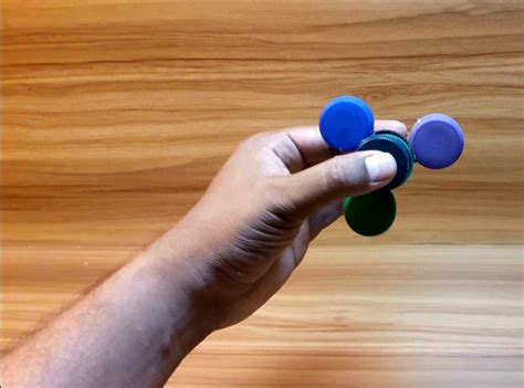Grab a hot glue gun and some play dough. Diy Fidget Spinner WITHOUT BEARINGS using Bottle Caps l ...