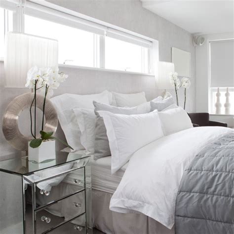 Romantic decorations for the bedroom do not have to be about certain colors, shapes, or other iconic influences that represent love and togetherness. 36 Relaxing Neutral Bedroom Designs - DigsDigs