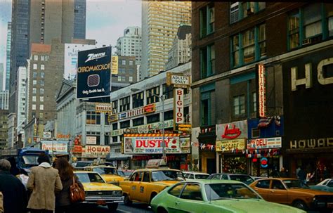 37 Amazing Photographs Capture Street Scenes Of New York City In 1978