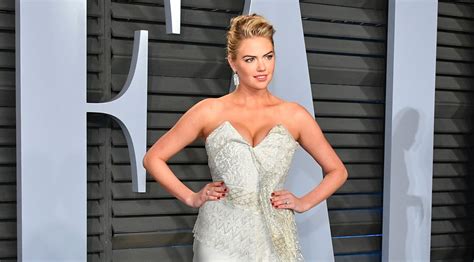 Her outfits always turn the heads of many fashion lovers. The 20 Hottest Female Celebrities in Hollywood | Muscle ...