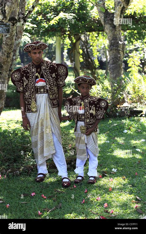 Sri Lanka Traditional Dress Stock Photos And Sri Lanka Traditional Dress