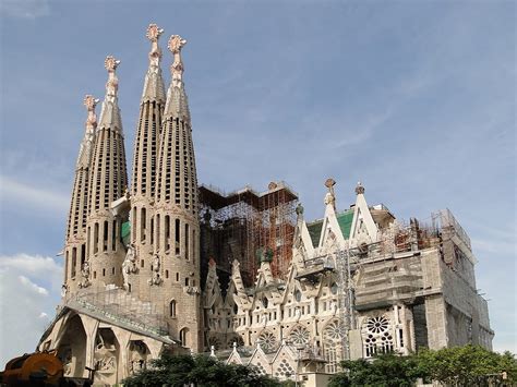 Sagrada familia (линии l2 и l5). Sagrada Família - Wikipedia