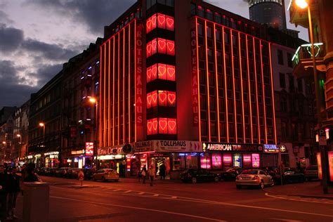 Ihre gesamtbewertung* ihre bewertung* zeichen verfügbar. Frankfurt, Rotes Haus Foto & Bild | Motive, Architektur ...