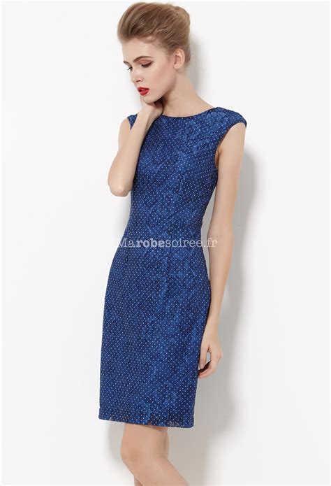 Robe en dentelle par asos design. Robe courte fourreau en dentelle pour mariage