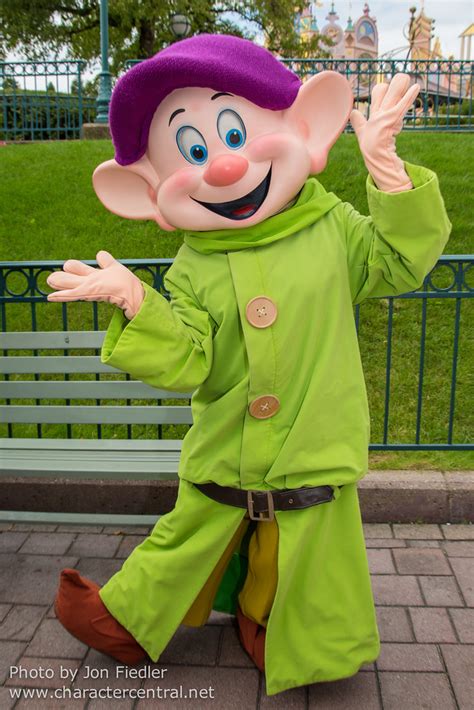 Dopey At Disney Character Central