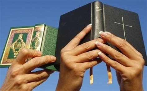 Apa yang terjadi diantara proses pertama dan pertengahan, serta antara pertengahan dan akhir, tidak dijelaskan (quraish shihab: 10 Persamaan Antara Al-Quran dan Kitab Injil (Bible ...