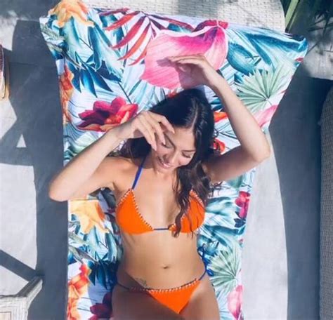 Demet Özdemir turuncu bikinisiyle sosyal medyayı salladı Magazin