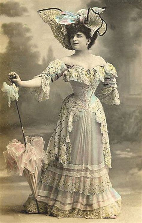 20 Stunning Vintage Photos Show What Victorian Female Fashion Looked Like