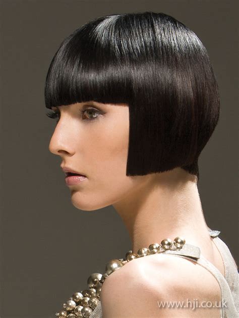 Whether long or short, a perfect hairstyle can be a woman's best blessing. 2008 bob angular hairstyle - HJI