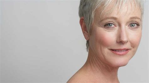 For this reason, i am sharing ideas about the best makeup look for women over 50 to look elegant, beautiful, and chic. The Best 15 Makeup Tips For Women Over 50 (#13 Is The Most ...