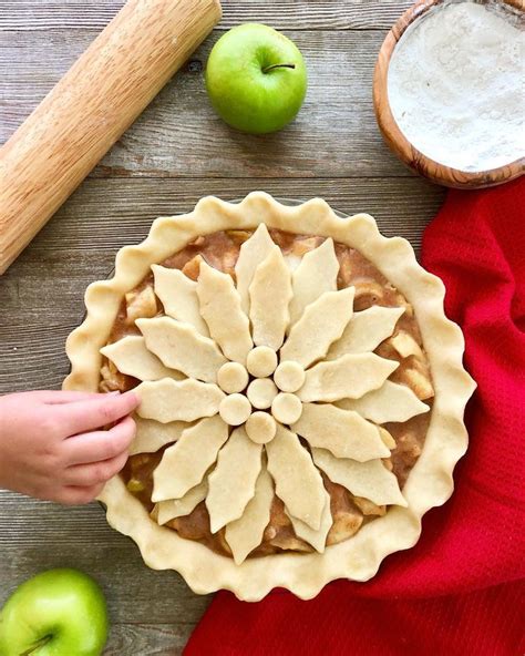 Poinsettia Apple Pie With Floral Leaf And Fruit Applied Crust Fancy Pie Crust Pie Crust Art