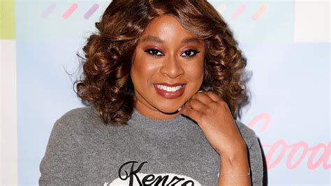 Phoebe Robinson Isnt Afraid To Talk About Her Stomach Hair Glamour