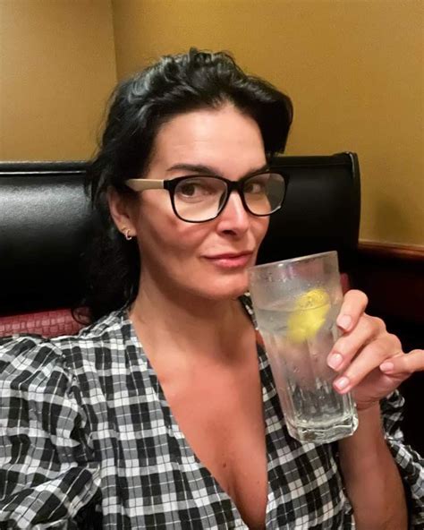 Angie Harmon Rizzoli Stay Hydrated Daily Reminder Hayley Instagram