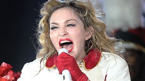 Madonna Booed After Touting Obama In La Concert