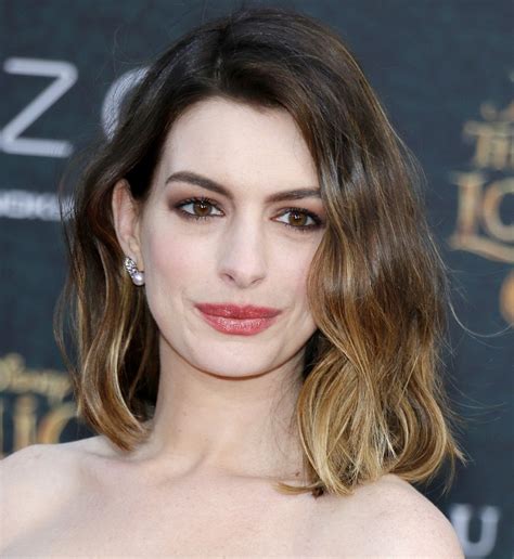 23 Of Anne Hathaways Most Iconic Hairstyles Hairstylecamp