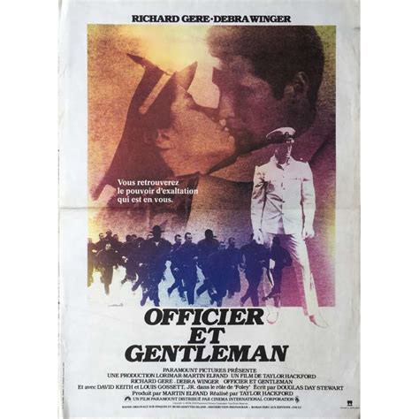 Same size that you see in the theater. AN OFFICER AND A GENTLEMAN Movie Poster 15x21 in.