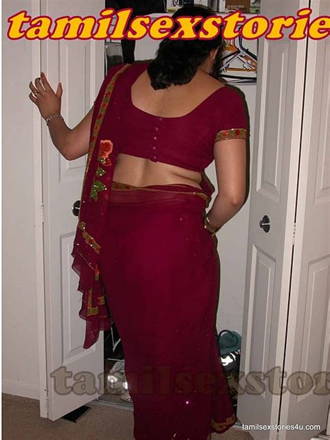Hot Beauty Aunty Removing Her Saree