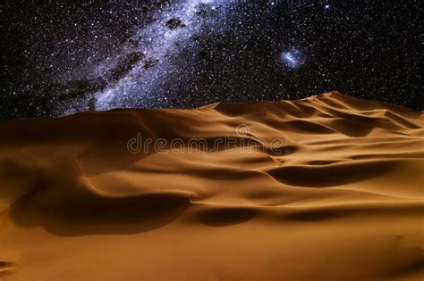 Impresionantes Vistas Del Desierto De Sahara Bajo El Cielo Estrellado