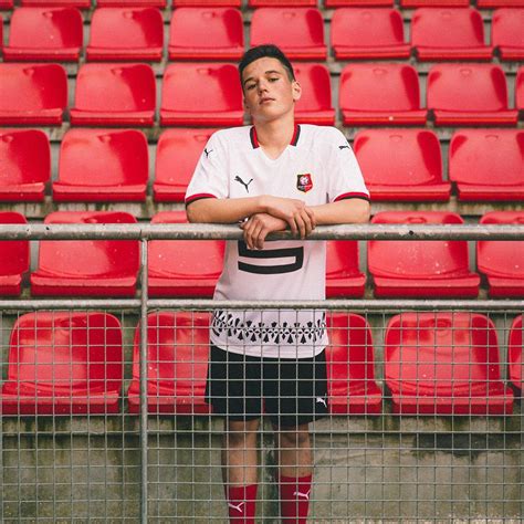 Proposent l'ensemble des produits indispensables à tous les supporters rouge et noir. Stade Rennais 18-19 Home & Away Kits Revealed - Footy ...