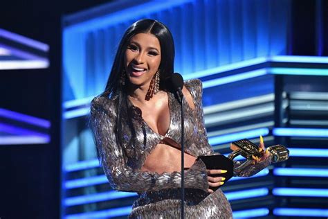 Billboard Music Awards Cardi B Gives Nsfw Anatomy Lesson