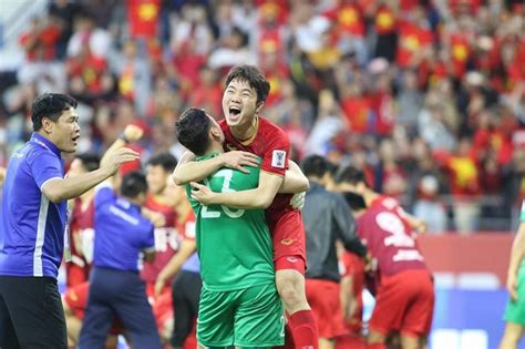 Cũng bởi vậy mà thầy trò hlv park hang seo tránh được 12 đội tuyển lọt vào vòng loại cuối cùng của world cup 2002 sẽ được chia thành 2 bảng (6 đội/bảng, thi đấu vòng tròn 2 lượt đi và về). Asian Cup 2019: Khoảnh khắc ăn mừng chiến thắng của tuyển ...