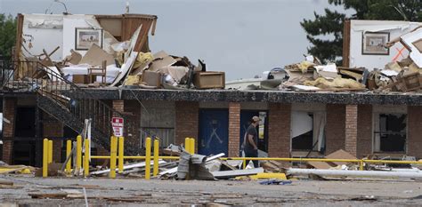 Tornadoes Rake 2 Oklahoma Cities Killing 2 And Injuring 29 Fox31 Denver