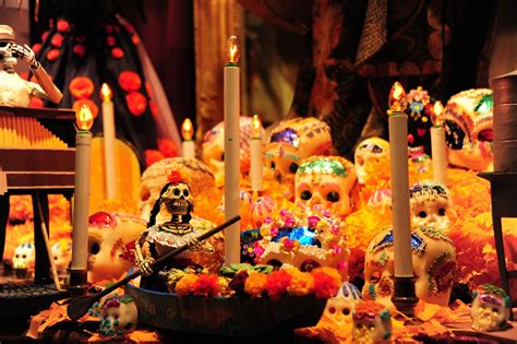 ¿CÓMO PONER UN ALTAR DE MUERTOS Y QUÉ SIGNIFICA?