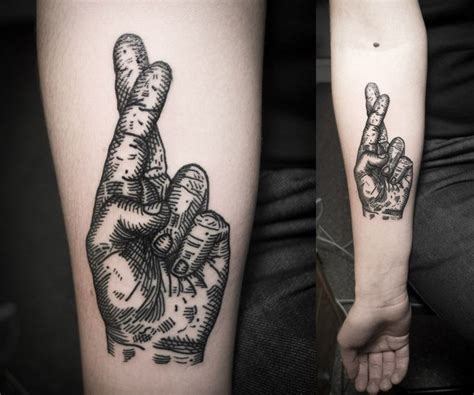 Hier findest du über 4000 bilder von bereits lass dich inspirieren von den kostenlosen tattoovorlagen die du hier findest und bastle dir aus den motiven dein eigenes, individuelles tattoo. Tricky Liar Crossed Fingers Graphic tattoo idea | Best ...