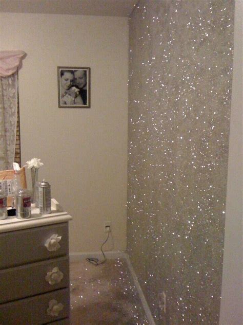 I think that glitter makes anything and everything look better. Glitzerwand #glitzerwand | Glitter schlafzimmer ...