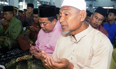 Adakah ucapan seperti.ya allah ya tuhan ku ampunilah dosa kedua2 org tua ku. tanpa didahului dgn selawat atau diakhiri dengan selawat sebagaimana doa2 yg biasa, dikira. "Nak Lihat Wajah Orang Yang Pukul Anak Saya." Doa Ibu Bapa ...