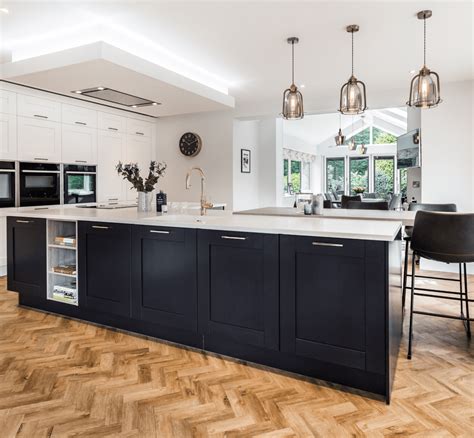 Traditional Shaker Style Kitchen With Modern Contemporary Elements