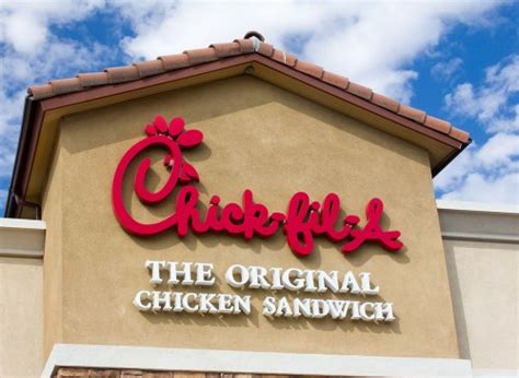 7 Bizarre Rules That Chick Fil A Employees Have To Follow Flipboard