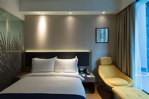 Holiday inn express sathorn was where i stayed in bangkok, then i left for chiangmai for a couple of days and. Hotel Review: Holiday Inn Express Singapore Orchard Road ...