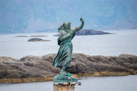 The Statue Fisherman S Wife In Norway Editorial Stock Image Image Of Nordic Outdoors