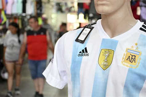 ¡un éxito se agotó la camiseta argentina con las tres estrellas cuándo estará disponible de nuevo
