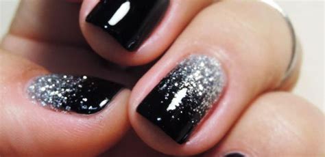 Si quieres uñas acrilicas mate puedes ver el siguiente diseño! Cómo pintarse las uñas bien: Guía paso a paso (con fotos)