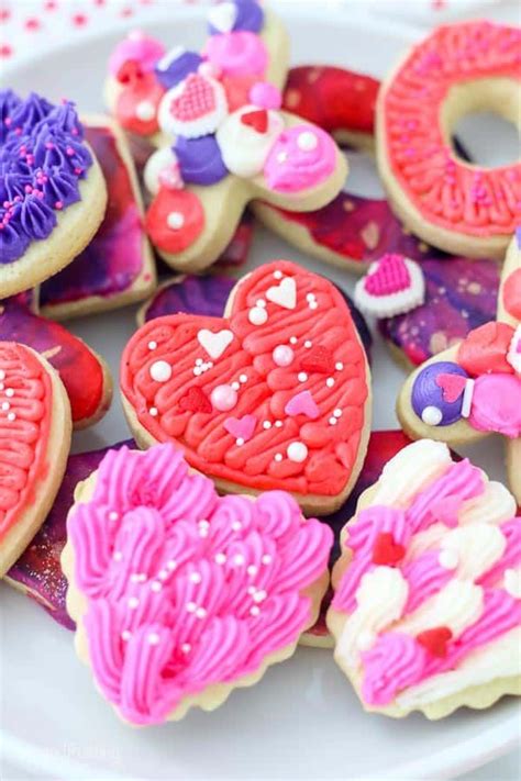 These Adorable Valentines Day Sugar Cookies Are Decorated With Vanilla