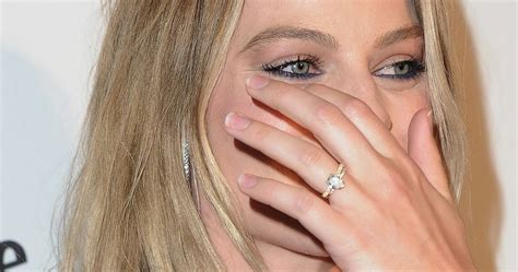 Margot Robbie Gives Fans A Closer Look At Her Wedding Ring Huffpost Uk Style