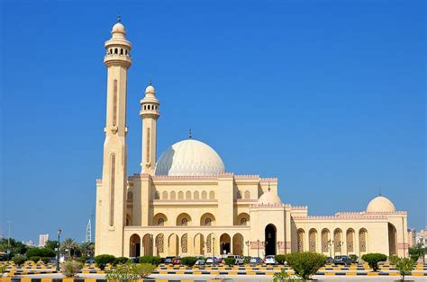 A Day In Bahrain Necessary Indulgences Grand Mosque Bahrain Taj Mahal
