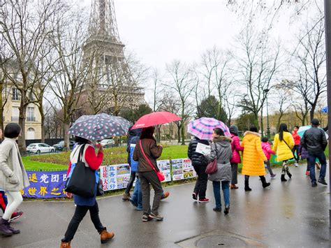 Chinesische Touristen erfahren in Europa von Falun Gong ...