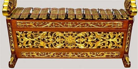 Susunan umum ensemble dapat digolongkan merupakan paduan alat musik pukul melodius dengan alat musik tiup. The Types And History Of The Javanese Gamelan