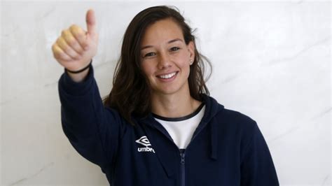59.600 · 1756 persone ne parlano. Christiane Endler: Quiero jugar la Copa del Mundo y los ...