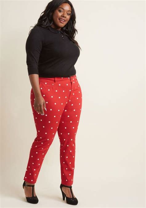 tᕼeᔕe ᗩᖇe ᖇeᗪ ᑭᗩᑎtᔕ sassy and structured pants in dots if attitude is everything then these