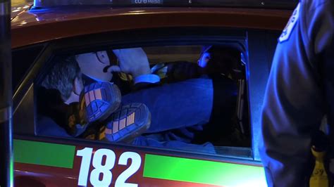 chicago police pull over taxi crammed with 5 men in loop abc7 chicago