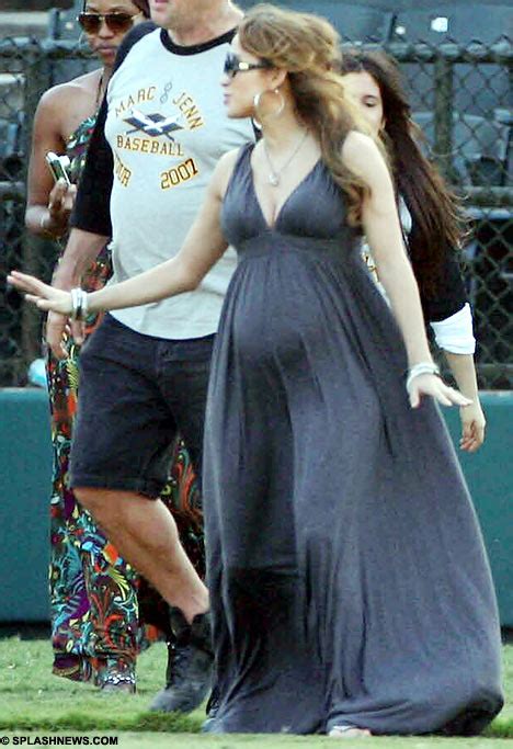 Jennifer Lopez Finally Confirms Yes Im Pregnant Daily Mail Online