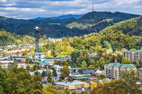 Gatlinburg, Pigeon Forge Trolley Systems Offer Low Cost Transportation