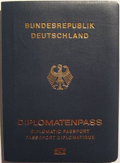 Hallo zusammen, kann jemand aus der türkei mit grüner pass( diplomat) in deutschland aufenthalt bekommen? File:Diplopass deutsch.jpg - Wikimedia Commons