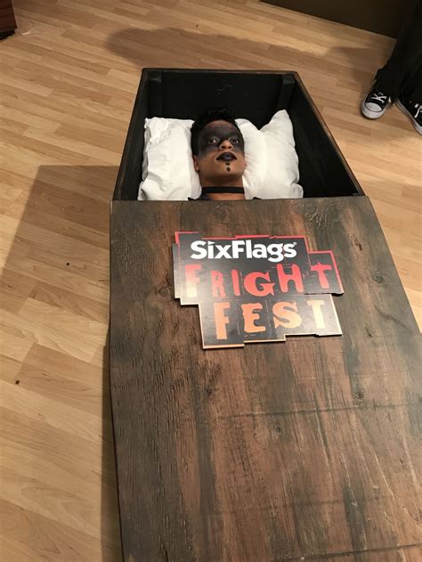 These Six People Will Dare To Spend 30 Hours In A Coffin At Six Flags