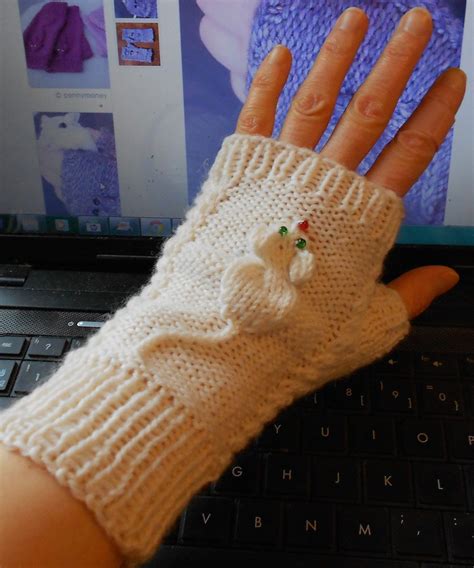 Accessory patterns, knitting ideas, knitting patternsnancy. Free Knitting Pattern for Squeaky Mitts - Melanie Gall's ...